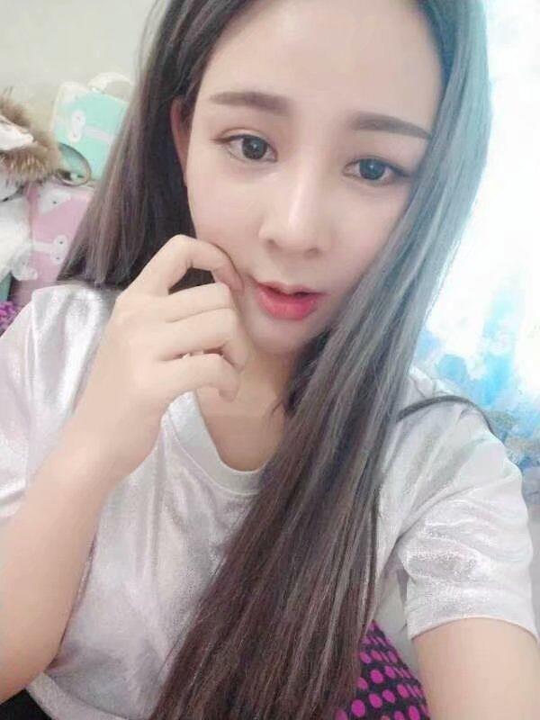 让小狼意犹未尽的小妹妹~