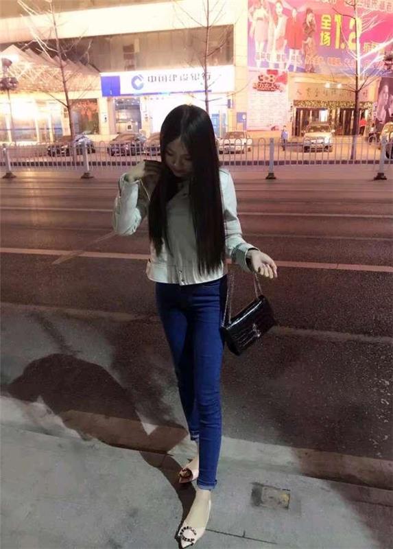 双飞福利 两个美女服务的感受，让自己做回皇帝吧，妹子听话