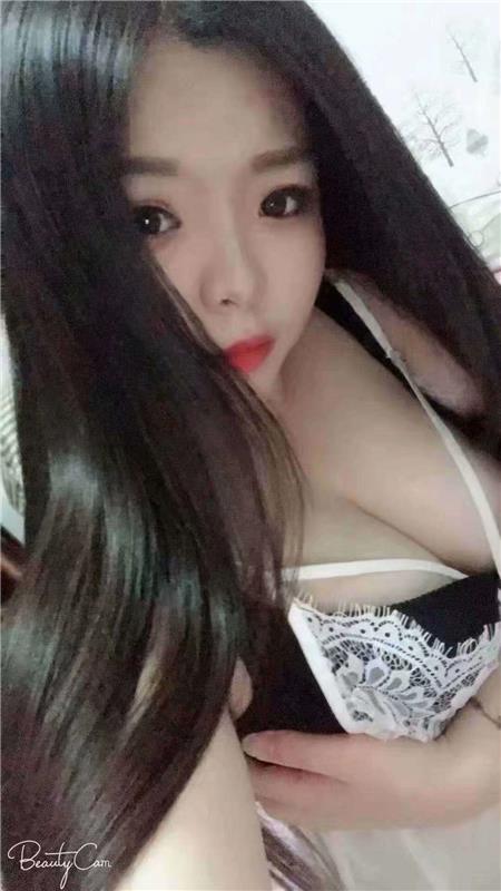 95年的巨乳小姐姐！实战点评