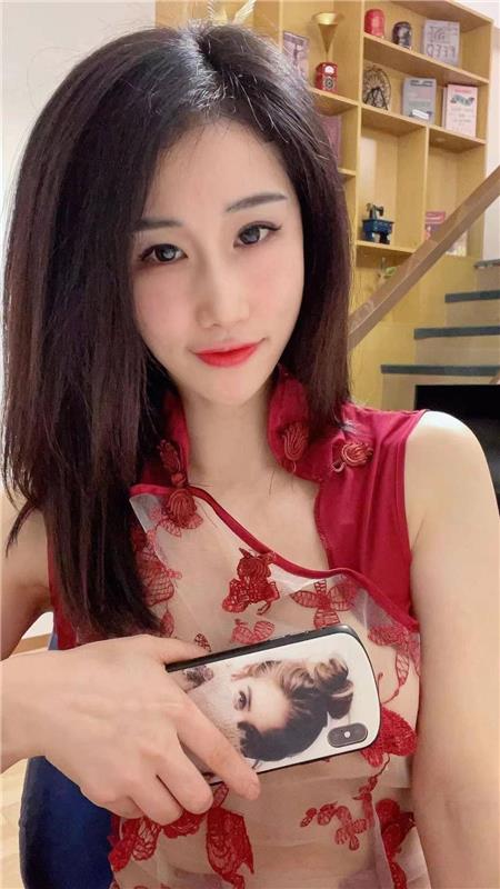 非常配合的美女