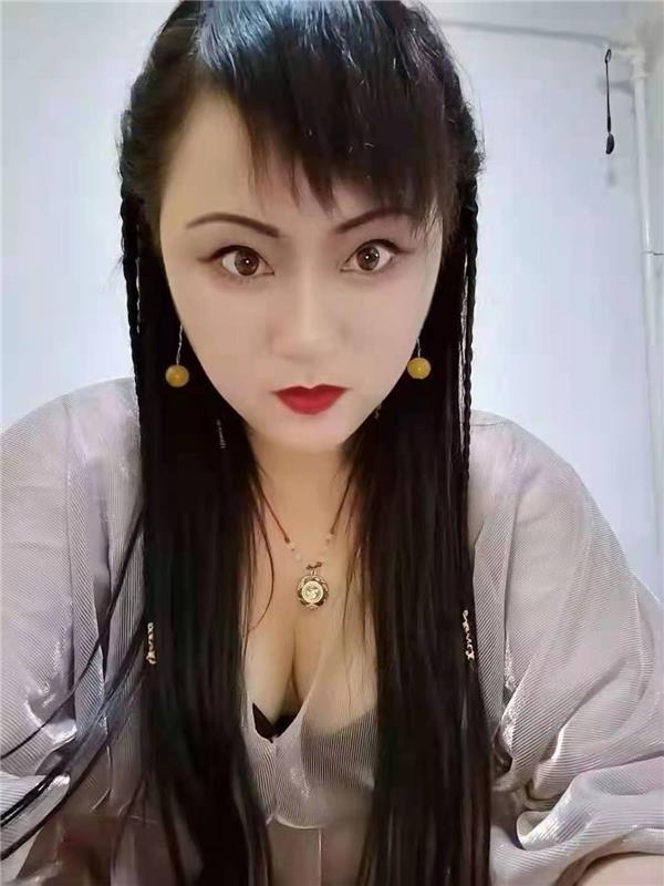 少妇35左右。挺紧，服务不错 不催