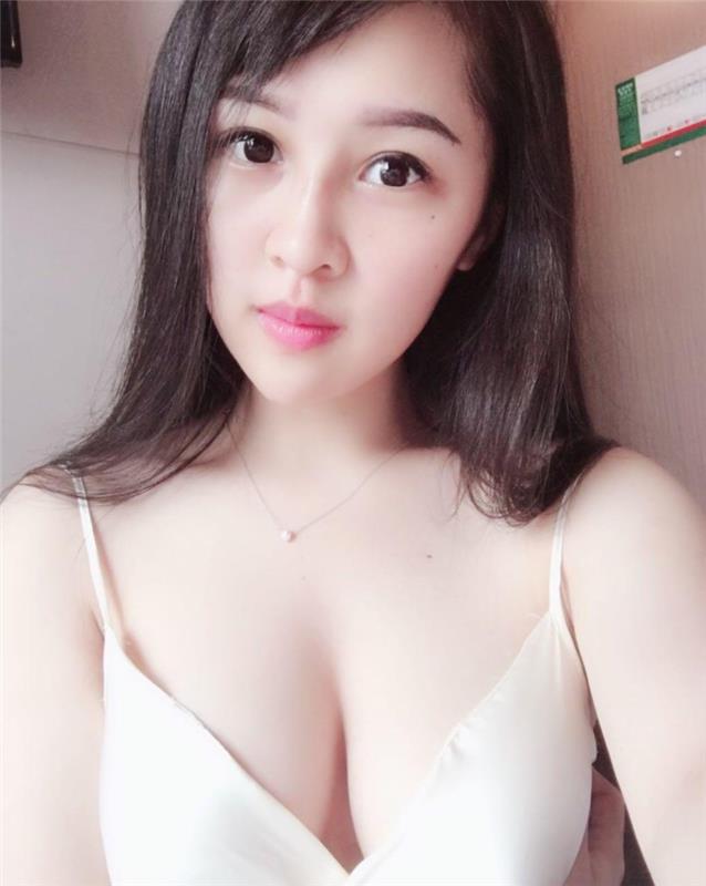 大胸轻熟女倩倩