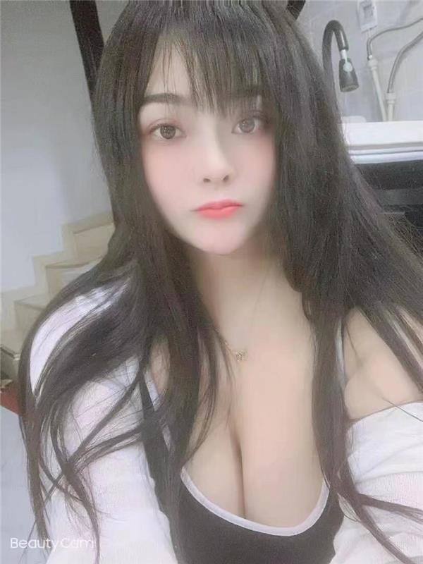 大奶的年轻妹子