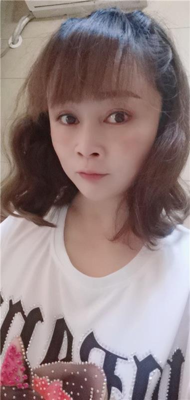 身材娇小的大胸少妇一枚