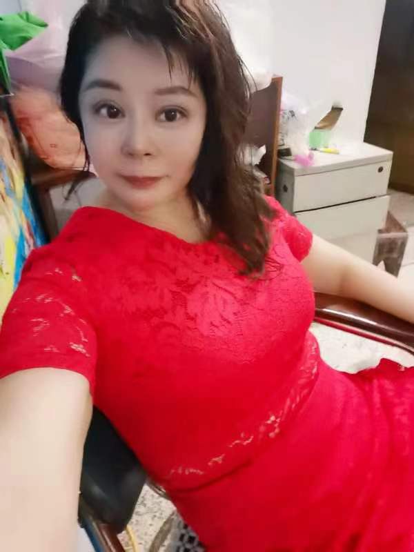 大胸巨乳翘臀少妇